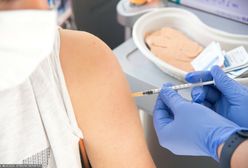 Trzecia dawka szczepionki dla kolejnych grup? Dr Konstanty Szułdrzyński tłumaczy