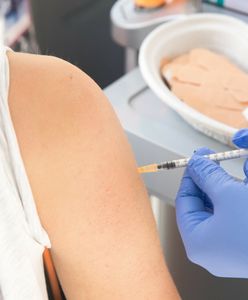 Trzecia dawka szczepionki dla kolejnych grup? Dr Konstanty Szułdrzyński tłumaczy