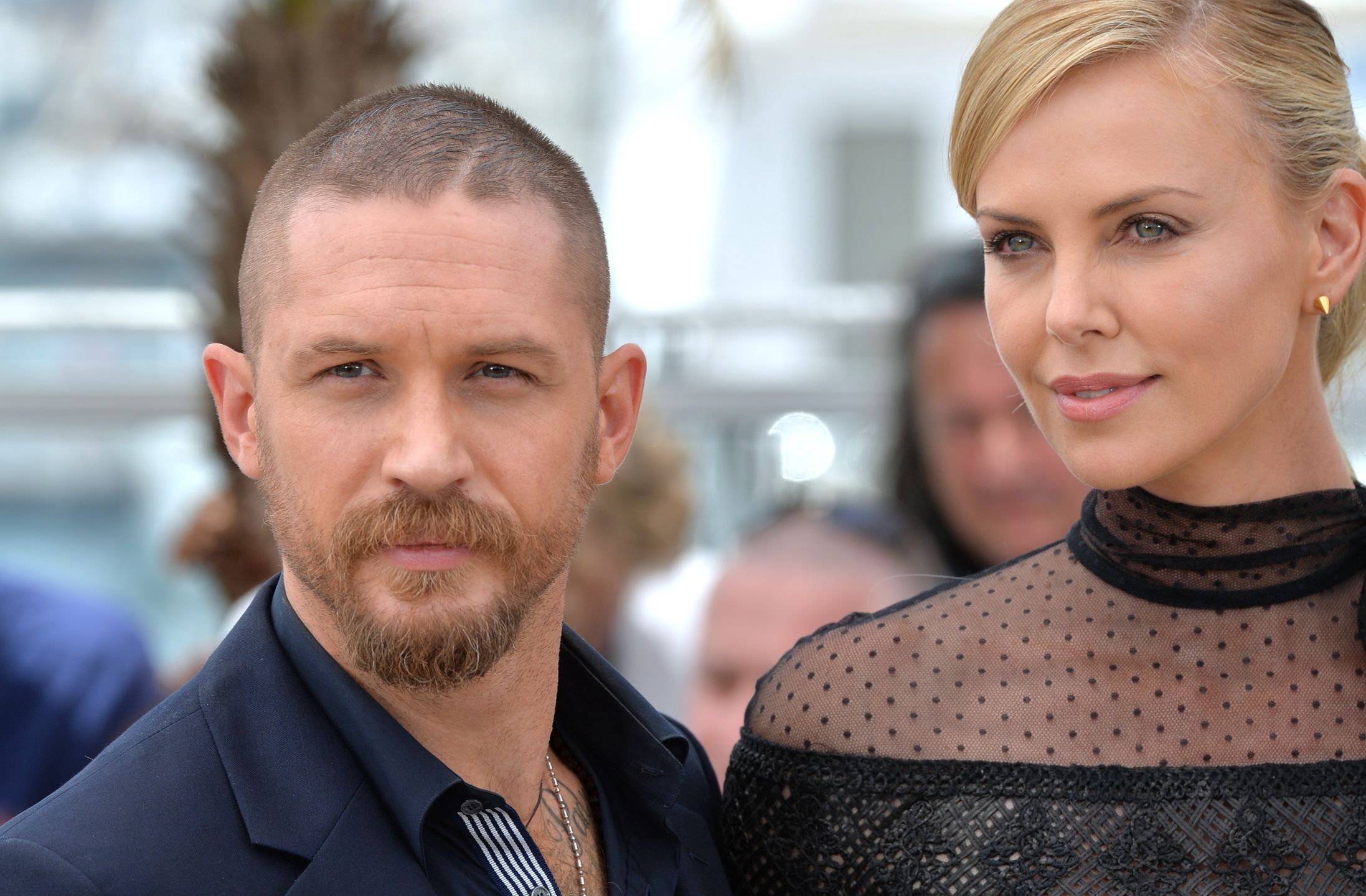 Charlize Theron i Tom Hardy