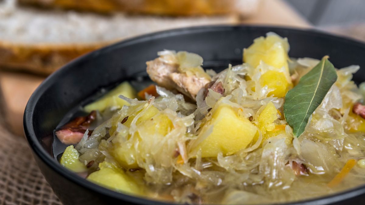 Na Podhalu kwaśnica składa się z dużej ilości mięsa i kapusty