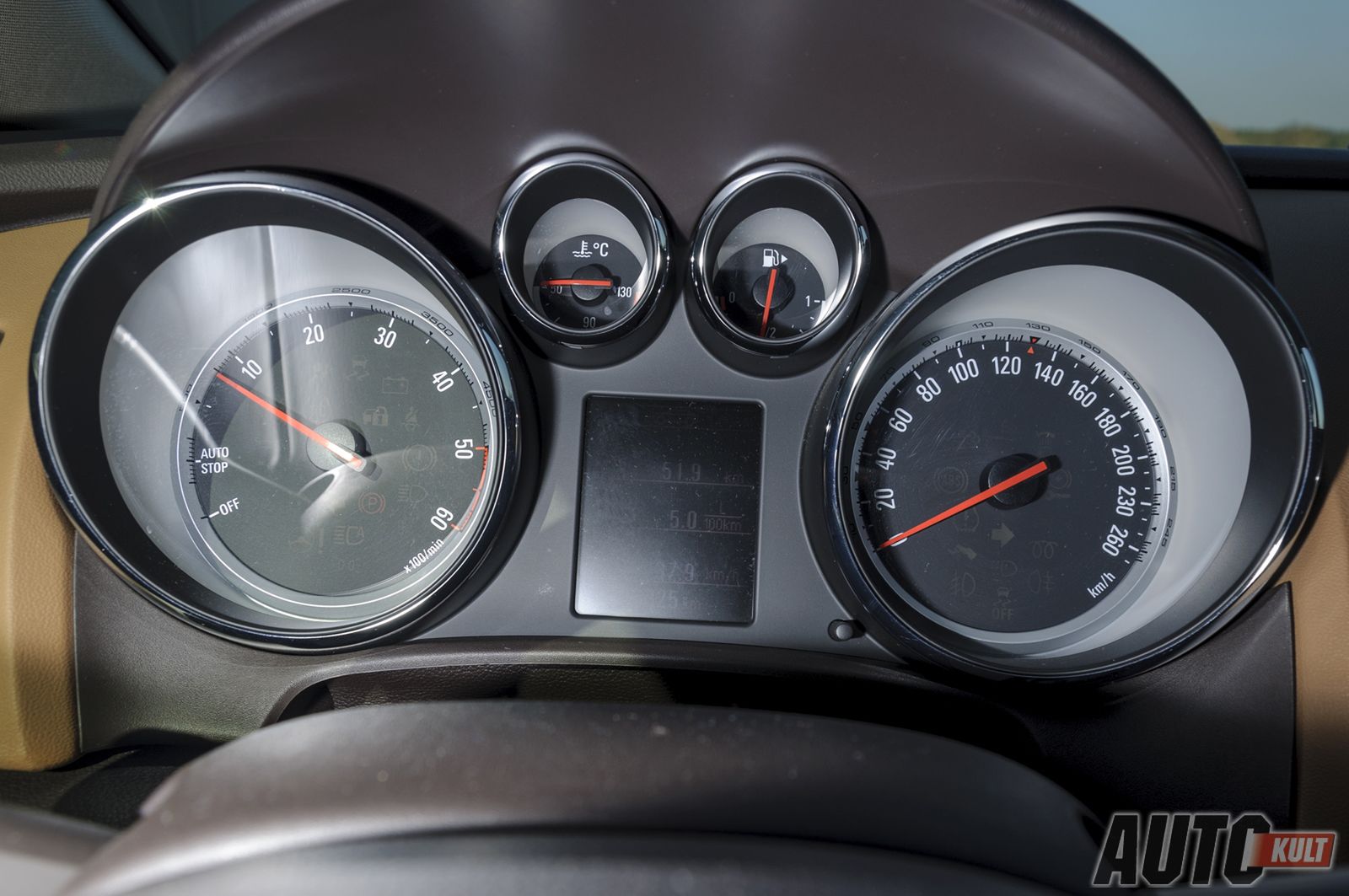 Opel Astra Sedan vs. Renault Fluence vs. Škoda Octavia vs. Toyota Corolla - galeria testowa 9