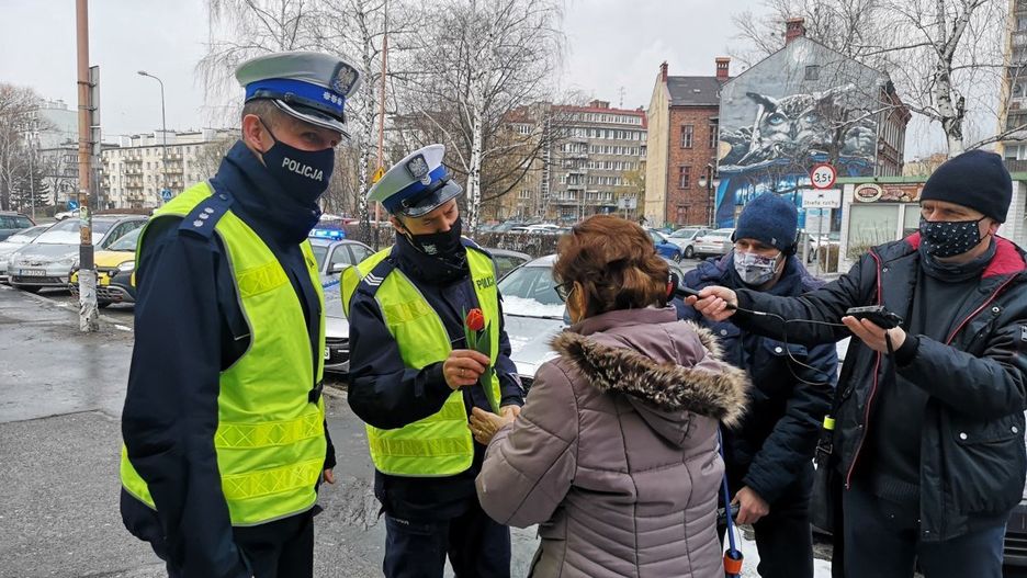 Śląskie. Mundurowym z katowickiej i bielskiej drogówki towarzyszyli przedstawiciele Kabaretu Młodych Panów.