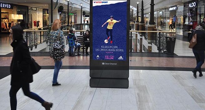 Adidas w automatycznej fotobudce promuje nowe buty Blue Blast