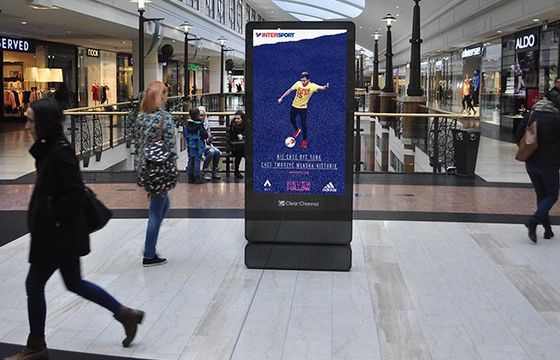 Adidas w automatycznej fotobudce promuje nowe buty Blue Blast
