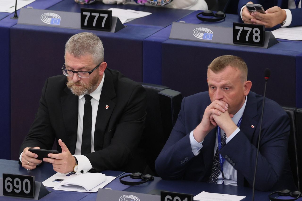 Europosłowie Grzegorz Braun i Tomasz Buczek zostali, wraz z grupą innych eurodeputowanych, uwięzieni w windzie w budynku w Strasburgu