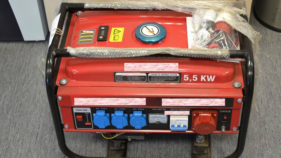 Przed marketami budowlanymi „Włosi” oferują markowy sprzęt za ułamek ceny. Wraca stara metoda oszustwa. Zdjęcie ilustracyjne