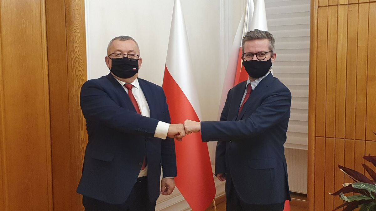 Grzegorz Witkowski (z prawej) został nowym wiceministrem infrastruktury
