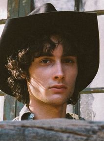 Sombr wydał nową piosenkę. "Homewrecker" czy kowboj z Dzikiego Zachodu? [OPINIA]