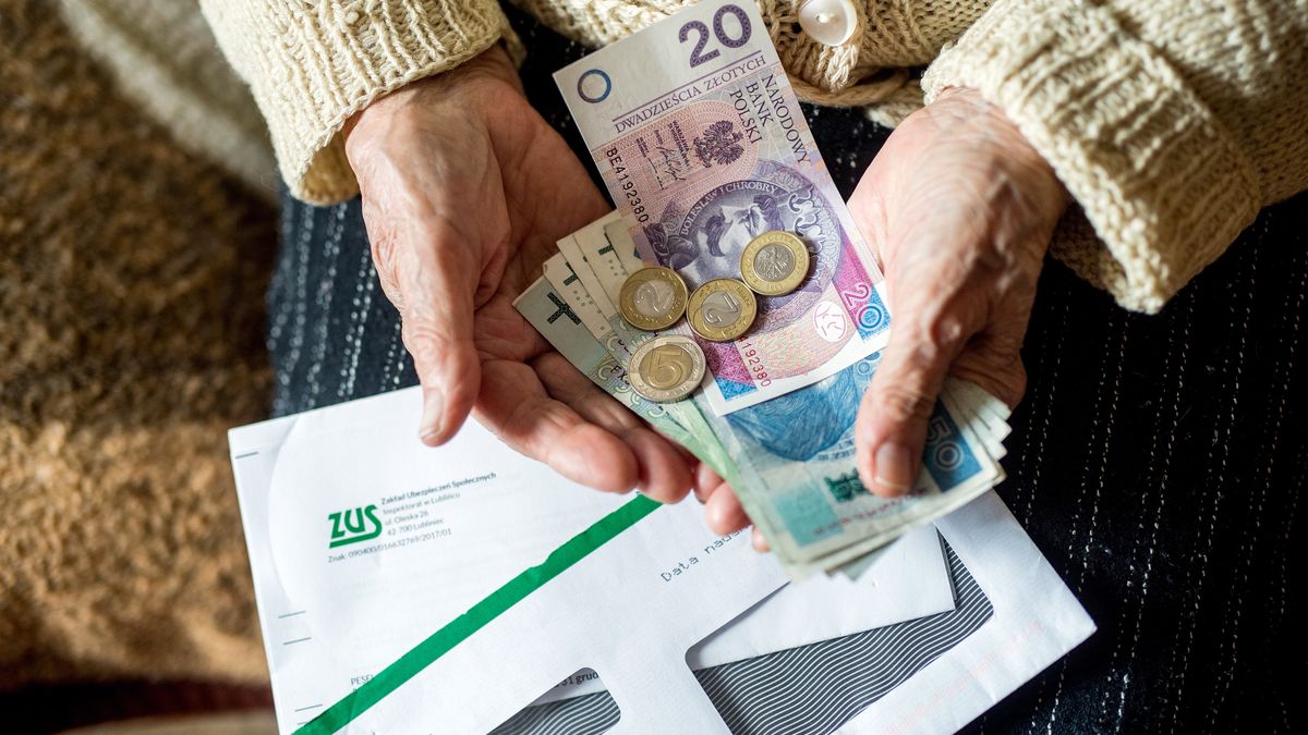 Katowice, 16.12.2019. Renty i emerytury - ilustracja.