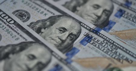 Dolar słabnie względem euro i innych walut. Zaważył kolejny zwrot po słowach Trumpa