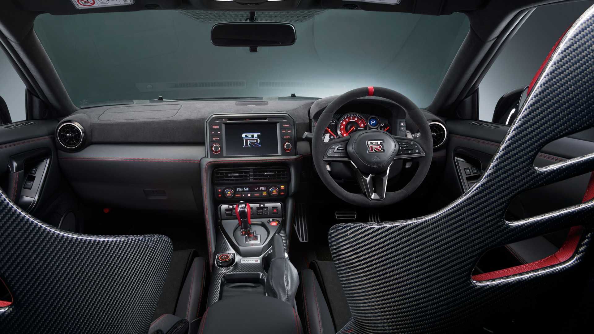 Nissan GT-R (2024)