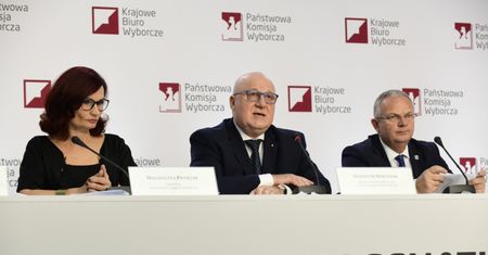 Spór o wybory korespondencyjne w PKW. Członkowie komisji mają wątpliwości