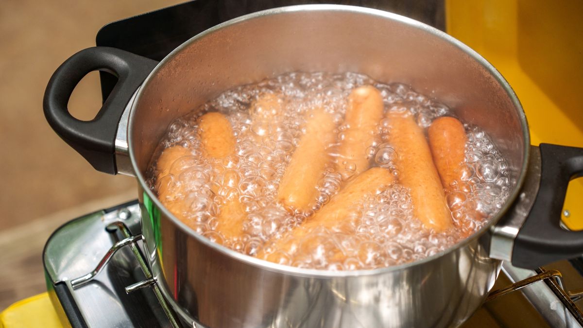 Jak prawidłowo podgrzewać parówki? Podpowiadamy