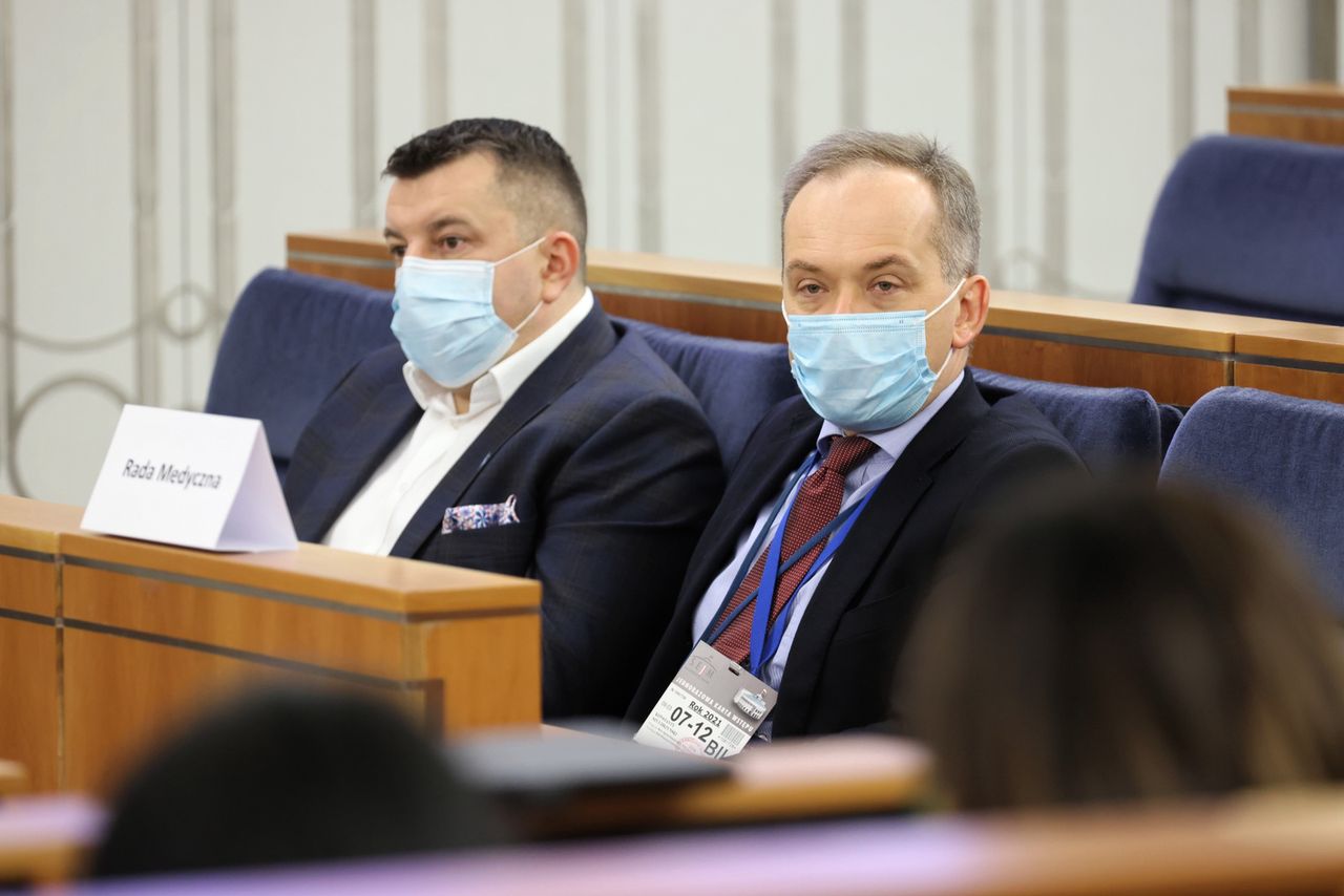 Nowe obostrzenia. "Nie konsultowano ich z Radą Medyczną"