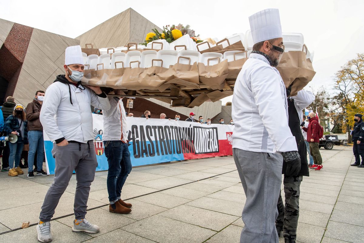 Toruń. Protest przeciwko rządowym zakazom