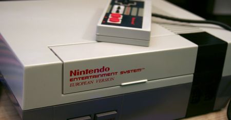240 fałszywych emulatorów NES w Sklepie Play Google. Ponad 14 milionów instalacji