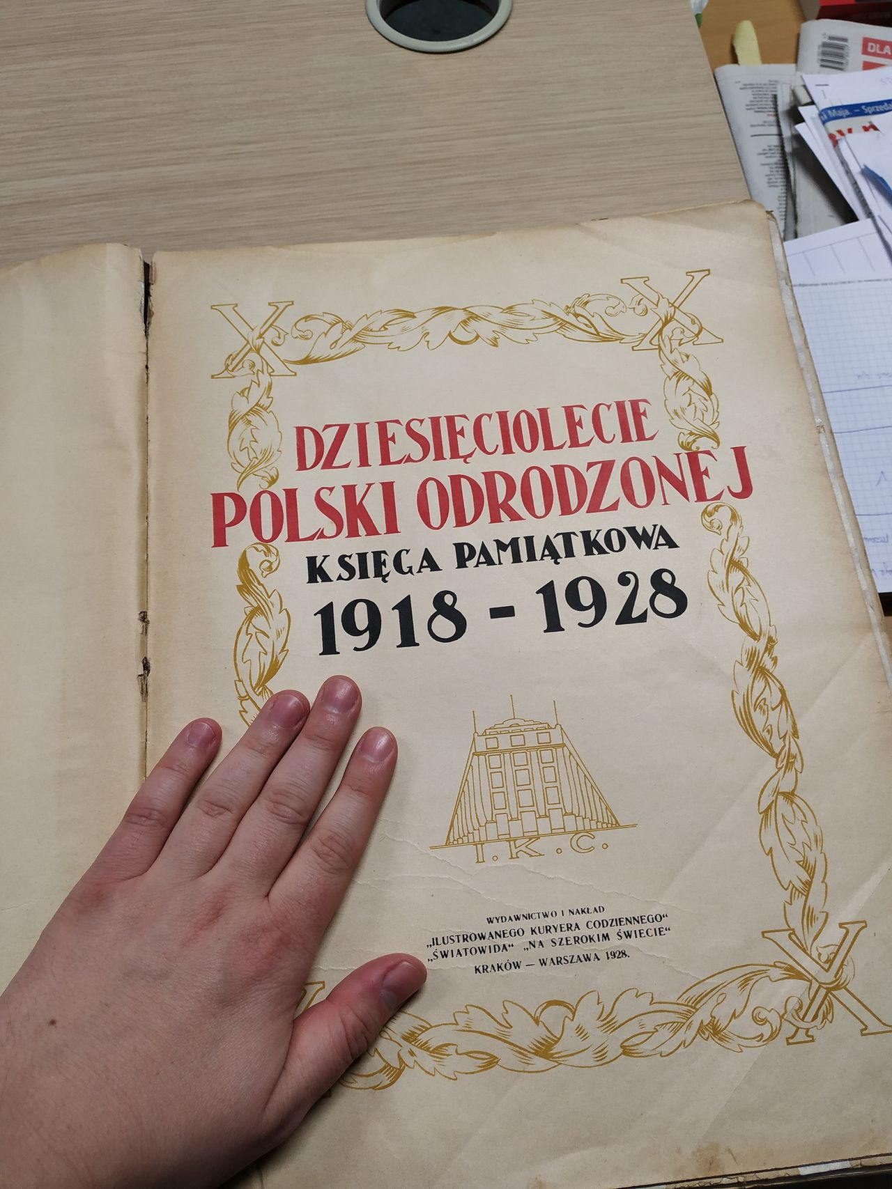 „Dziesięciolecie Polski odrodzonej: księga pamiątkowa 1918 – 1928”