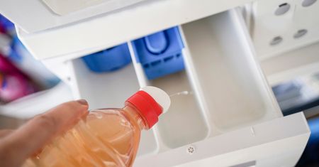 Wlej do środkowej przegródki. Pożegnasz problem na dobre