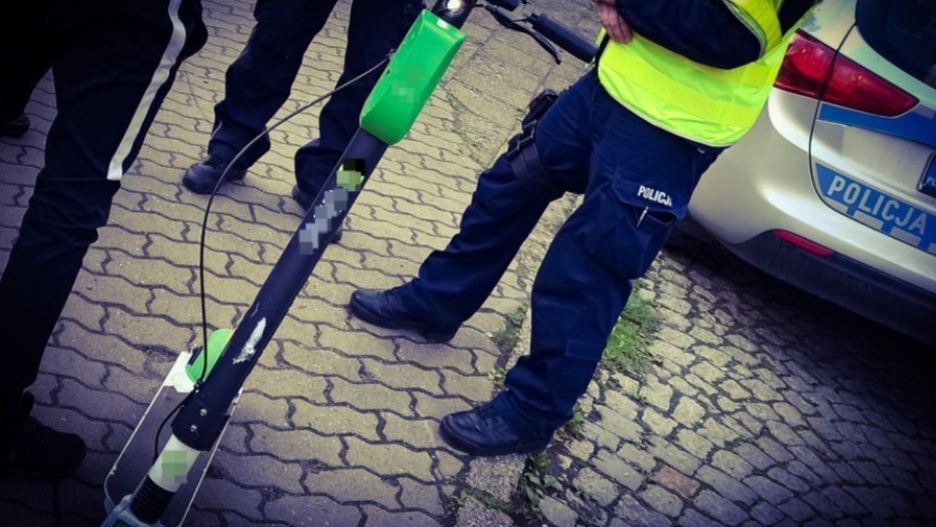 Policja zatrzymała mężczyznę na hulajnodze