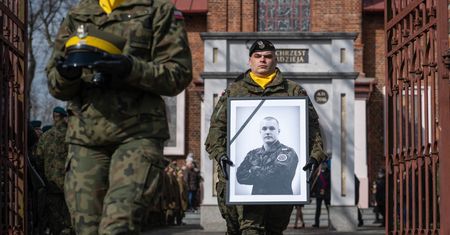 Pożegnanie tragicznie zmarłego żołnierza. "Mundur był twoją pasją"