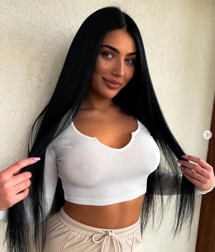 Julia "Love Island"