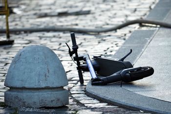 Upadek na hulajnodze elektrycznej, 13-latek trafił do szpitala