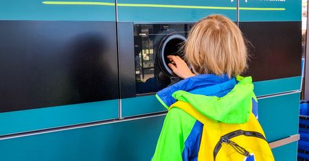 Recyklomat się buntuje? Może chodzić o nakrętkę butelki