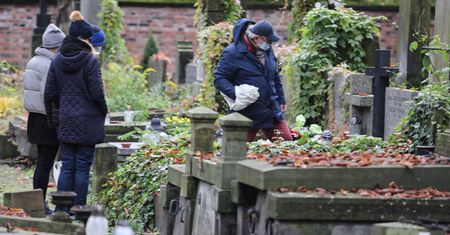 Wszystkich Świętych. Apel do arcybiskupa Gądeckiego i premiera Morawieckiego