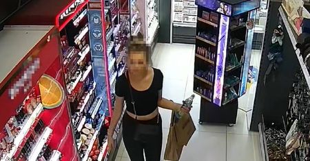 Ukradła markowe kosmetyki w Rossmannie. Młoda kobieta jest poszukiwana przez policję