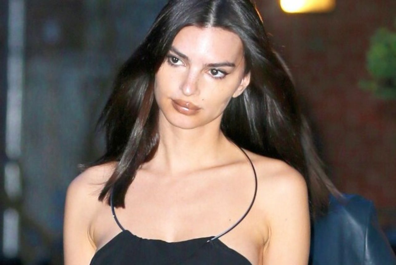 Emily Ratajkowski została sfotografowana w wieczorowej stylizacji 