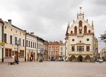 Rzeszów: Ratusz - wizytówka i siedziba władz miasta. Poznaj jego historię!