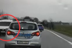 Od prawej do lewej. Co się działo w radiowozie? Jest nagranie