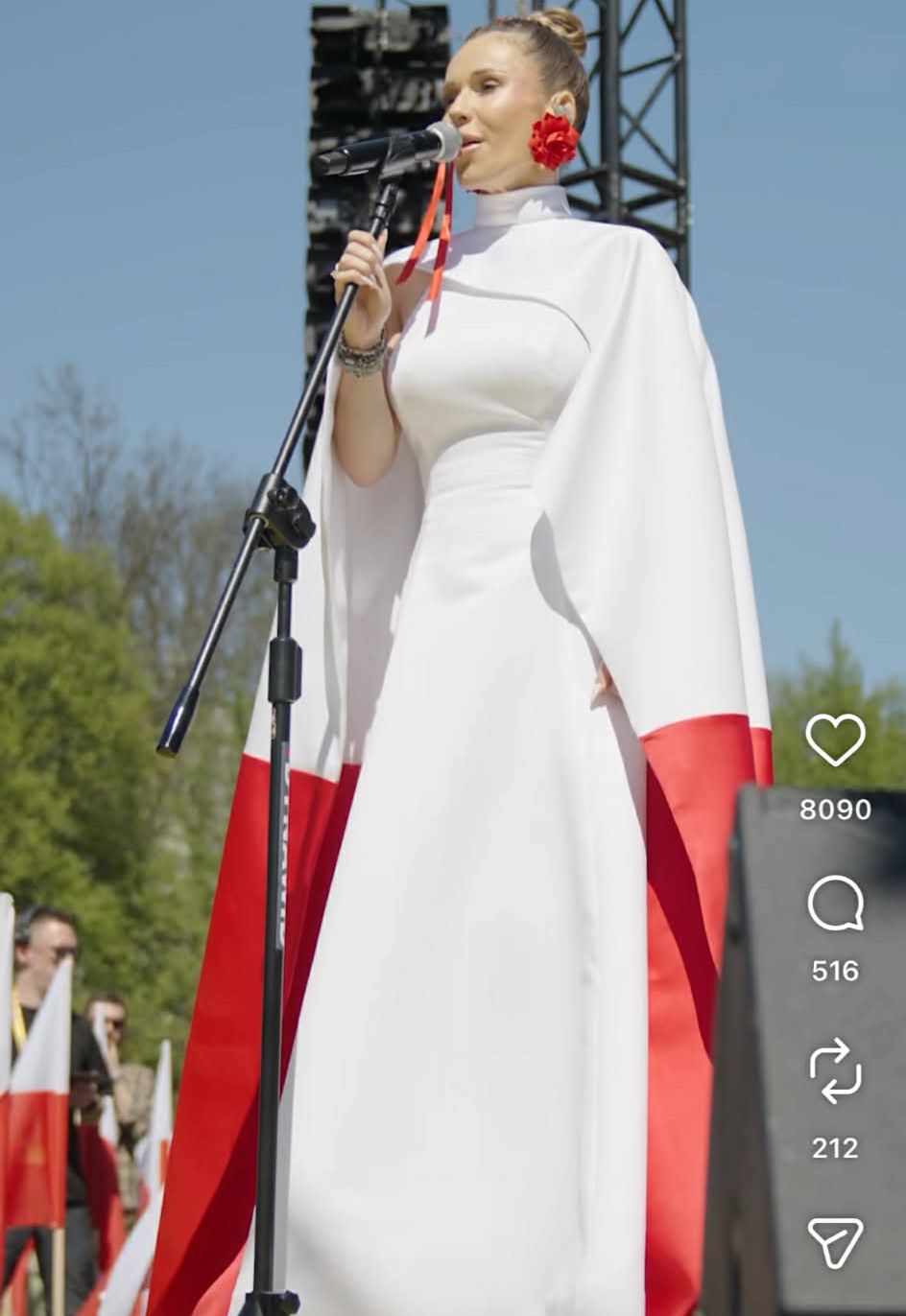 Doda śpiewa hymn Polski