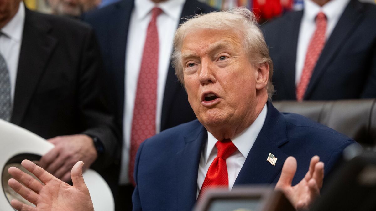 Temporary
President Donald Trump takes part in a bill signing to award Congressional Gold Medals to the 1980 U.S. Olympic ice hockey team in the Oval Office at the White House Dec. 12, 2025. (Francis Chung/POLITICO via AP Images)
Francis Chung/POLITICO