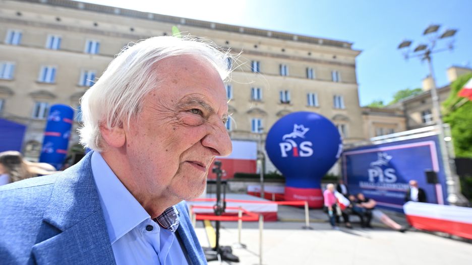 Kielce, 02.05.2024. Kampania wyborcza do Parlamentu Europejskiego. Poseł PiS Ryszard Terlecki podczas inauguracji kampanii Prawa i Sprawiedliwości w wyborach do PE, 2 bm. na Placu Literatów w Kielcach. (ad) PAP/Piotr Polak
