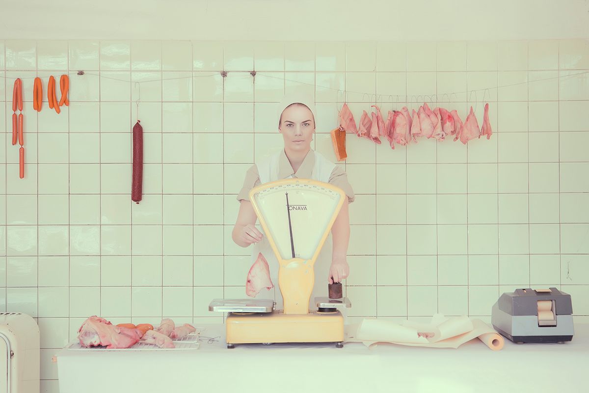 Pastelowa estetyka inspirowana  komunistyczną Czechosłowacją w projekcie "Plastic World" Márii Švarbovej 6