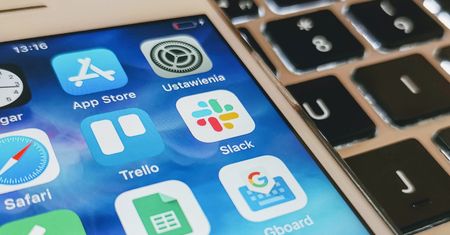 Slack, ukochany komunikator pracujących zdalnie, po latach próśb dostanie ciemny motyw