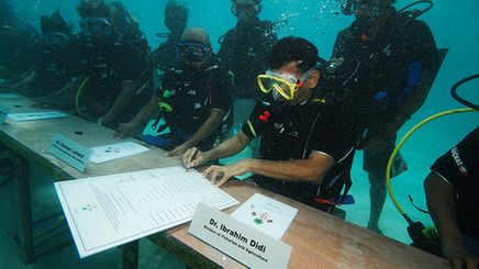 Prezydent i ministrowie Malediwów pod wodą (wideo) 1