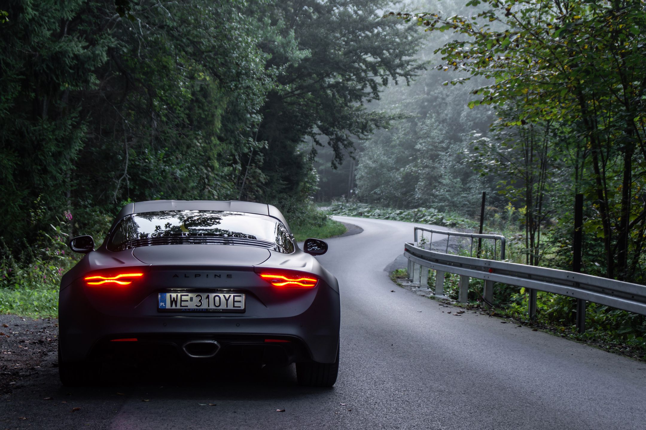 Alpine bardzo postarało się projektując wydech - efekty dźwiękowe są znacznie lepsze, niż w 4-cylindrowym Caymanie