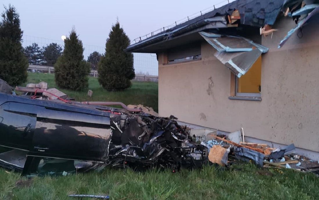 Makabryczny wypadek na A4. Jazdę zakończył na dachu