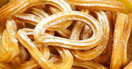 Hiszpańskie churros smakują jak marzenie. W tym roku usmażę je na tłusty czwartek