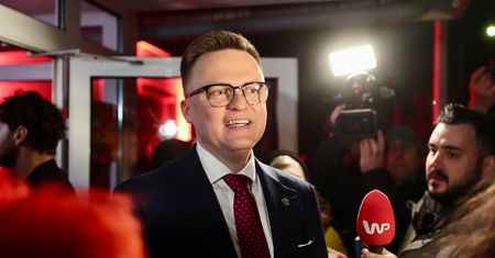 Hołownia zyskuje w sondażach. "Efekt złej kampanii Trzaskowskiego"