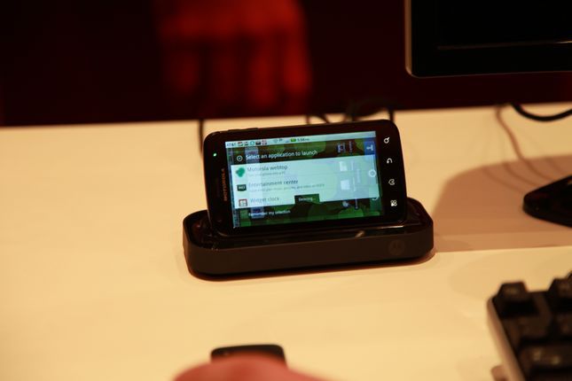Telefon z Androidem zamiast laptopa, konsoli i telewizora? Da się zrobić! 4