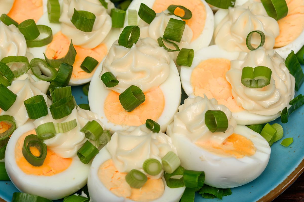 Po świętach nie wyrzucaj gotowanych jajek do kosza. Możesz przez to sporo stracić