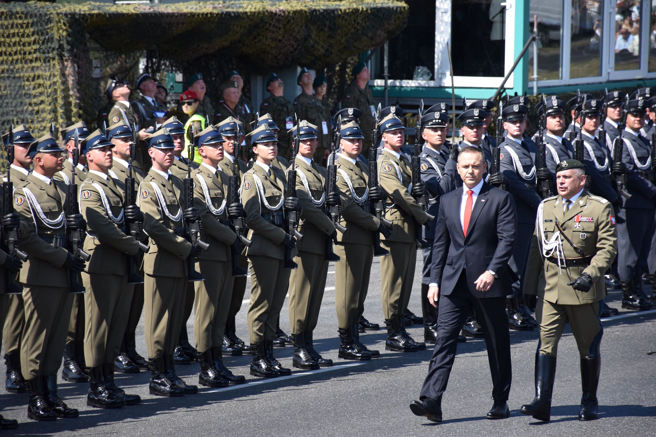Prezydent Karol Nawrocki na defiladzie