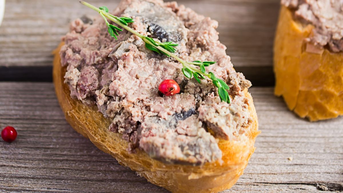 Wigilijny pasztet z trzech rodzajów mięs. Doskonały smak, prosta receptura