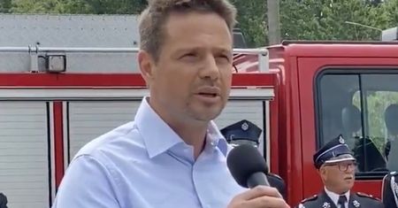 Trzaskowski zaczął mówić po francusku podczas konferencji