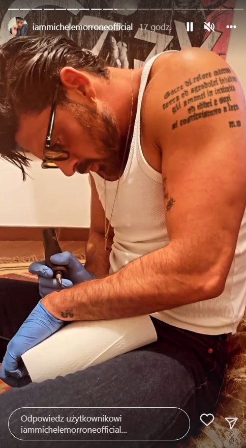 Michele Morrone wykonał znaczący tatuaż 
