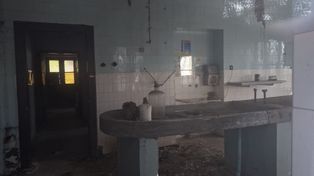 Tworki: Opuszczone prosektorium wciąż skrywa stare wyposażenie