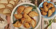 Smażone pierogi z mięsem i pieczarkami